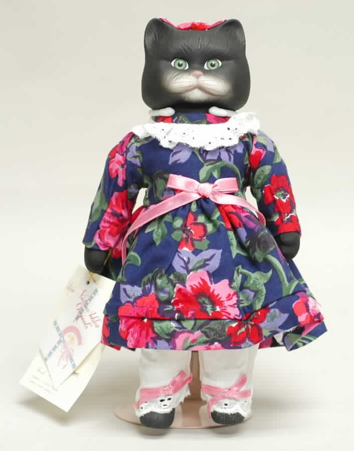 Victoria Ashlea Cats Mittens - Boxed by Goebel-1
