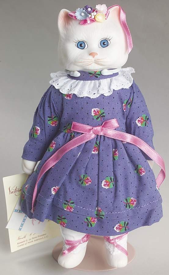 Victoria Ashlea Cats Lollipop - Boxed by Goebel-1
