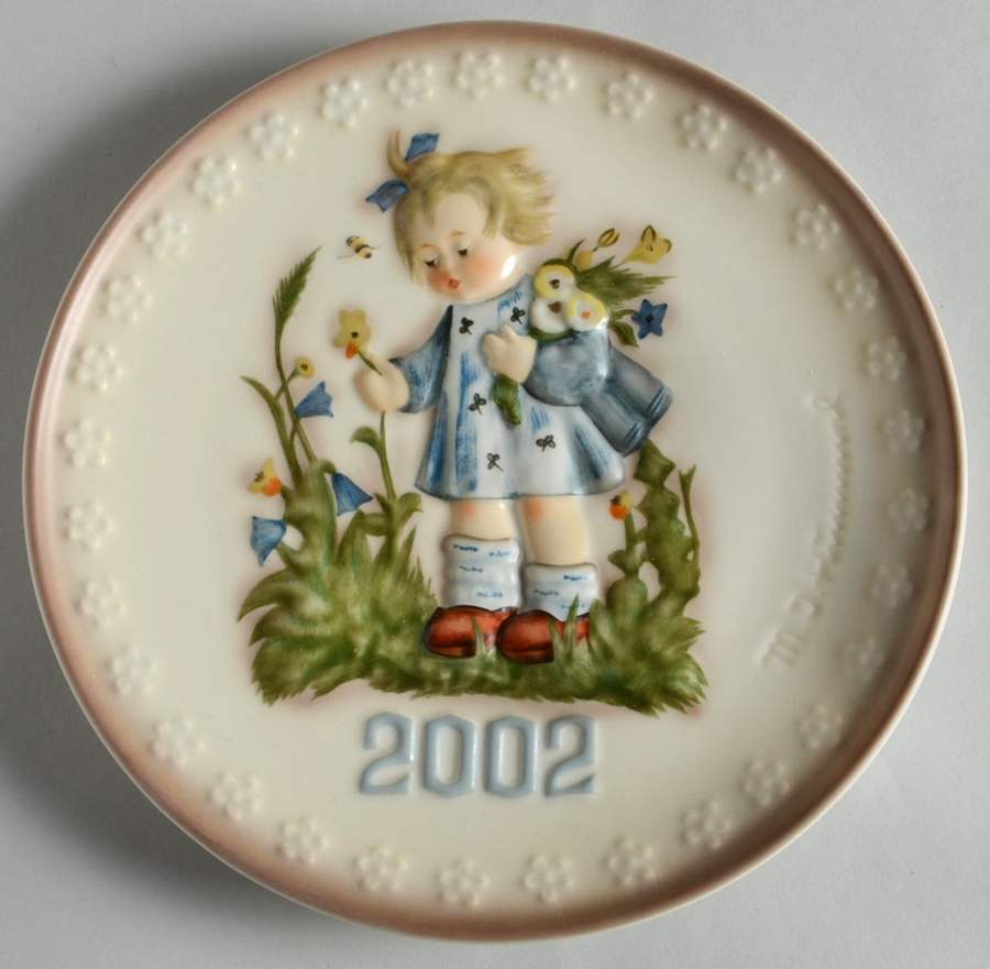 Hummel Annual Plate-Series 2 Bumblebee Friend - No Box by Goebel-1
