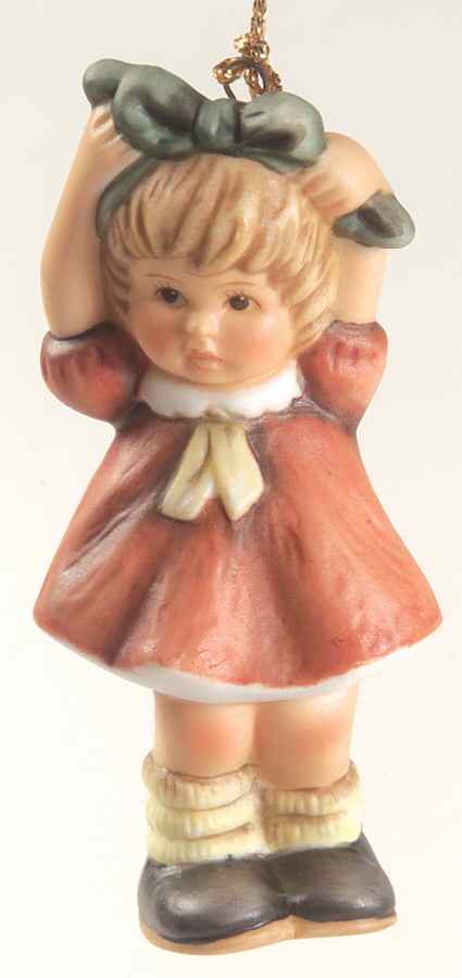 A Berta Hummel Christmas The Finishing Touch - No Box by Goebel-1