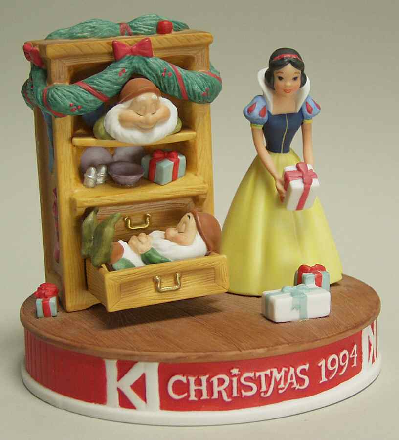 Disney Christmas Figurine Christmas Dreams - No Box by Grolier-1