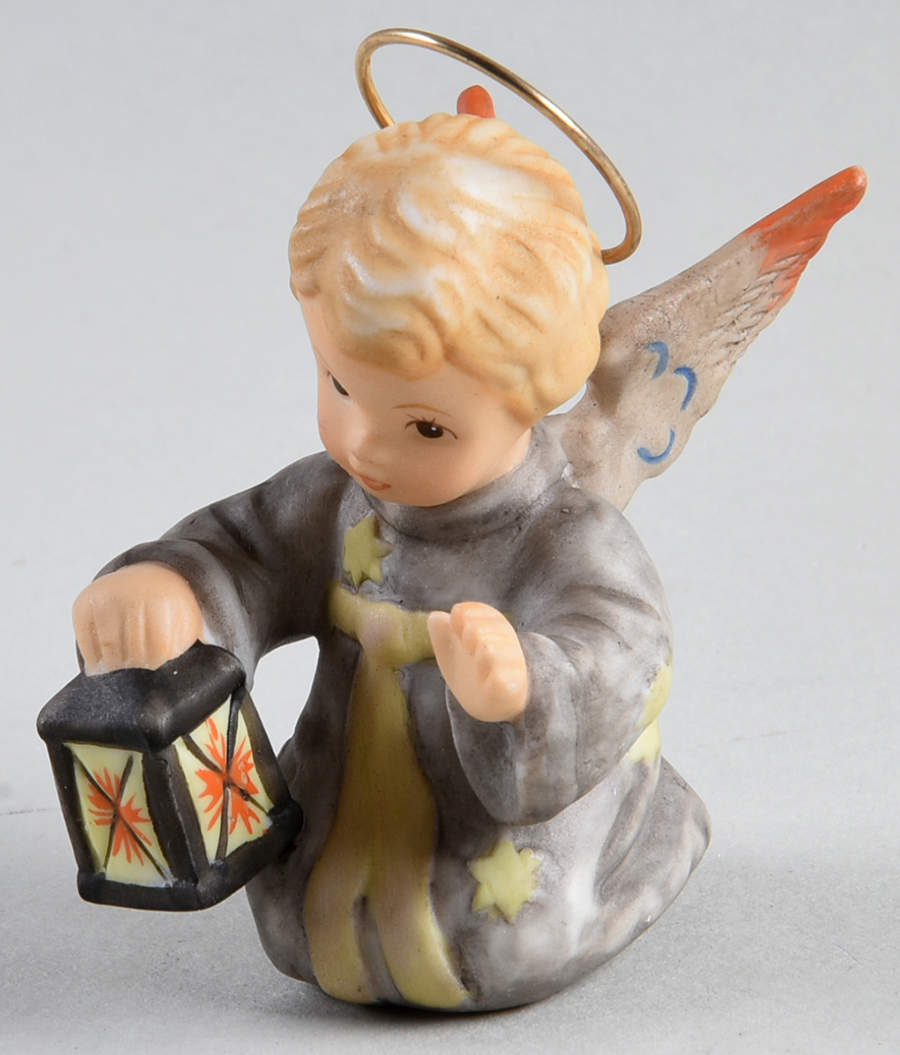 Glory To the Newborn King Wreath Angel W/ Lantern - No Box by Goebel-1