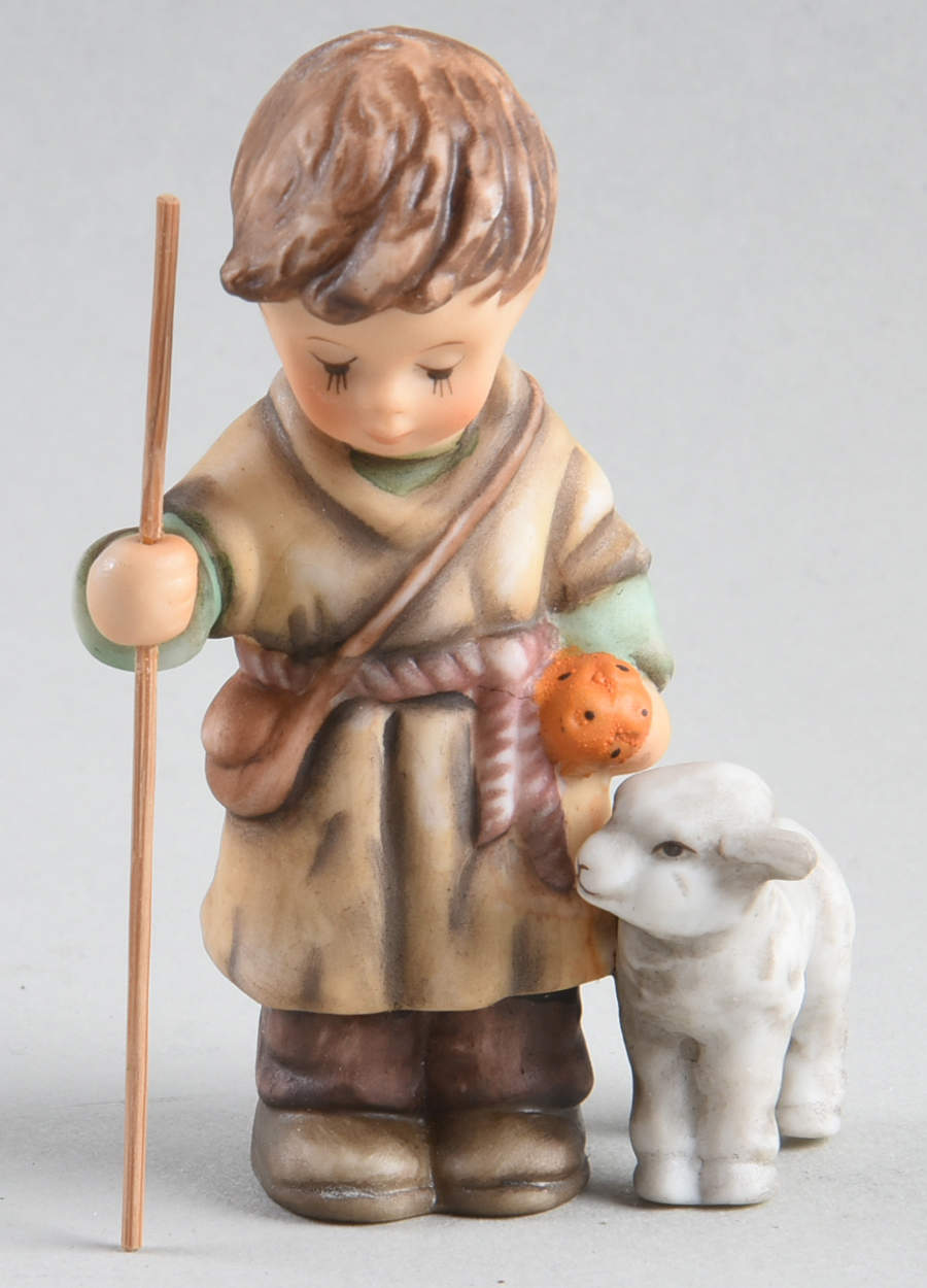 Glory To the Newborn King Wreath Shepherd Boy W/ Lamb - No Box by Goebel-1