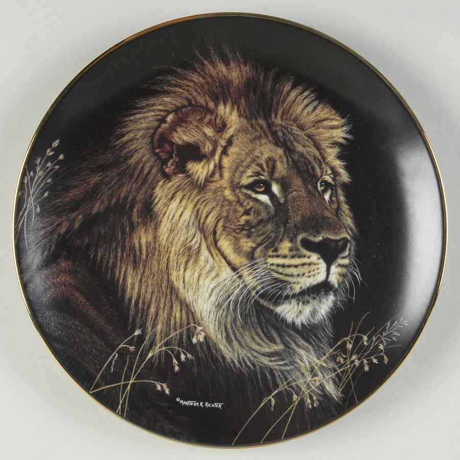 Natures Majestic Cats African Lion - Boxed by Hamilton Collection-1