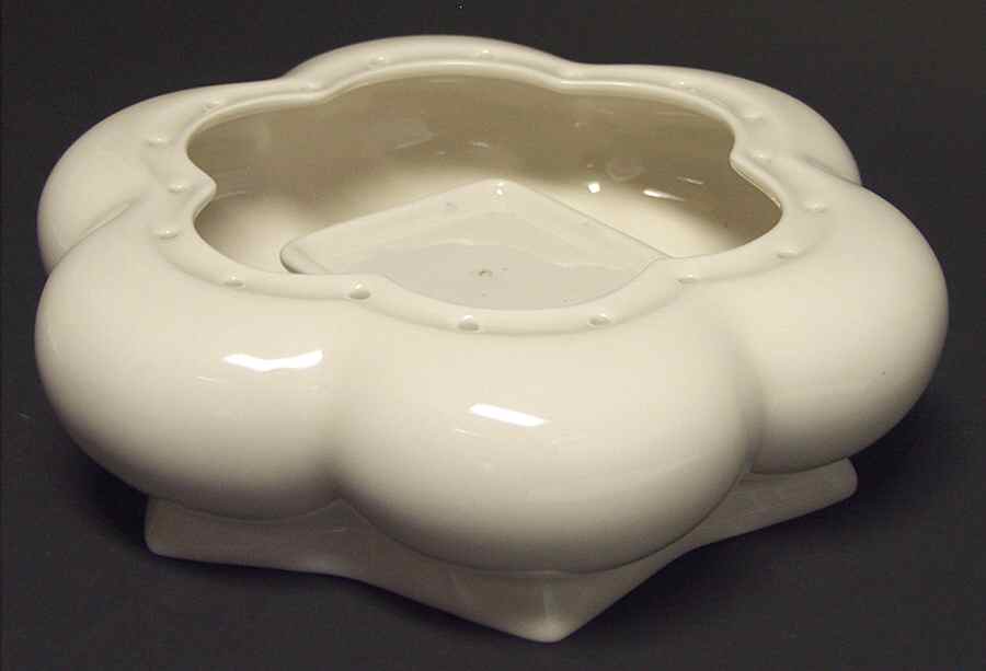 Giftware Flower Bowl-Scalloped/No Gold - No Box by Hutschenreuther-1