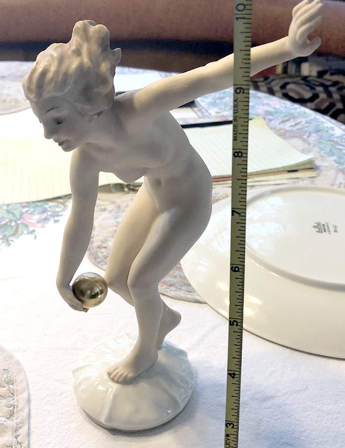 Nudes Girl Throwing Gold Ball - No Box by Hutschenreuther-1