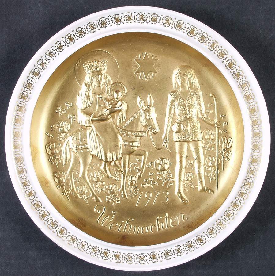 The Holy Family Christmas Plates On The Way To Egypt - Boxed by Hutschenreuther-1