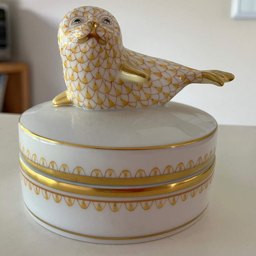 Boxes Round Seal Box-Butterscotch - No Box by Herend-1