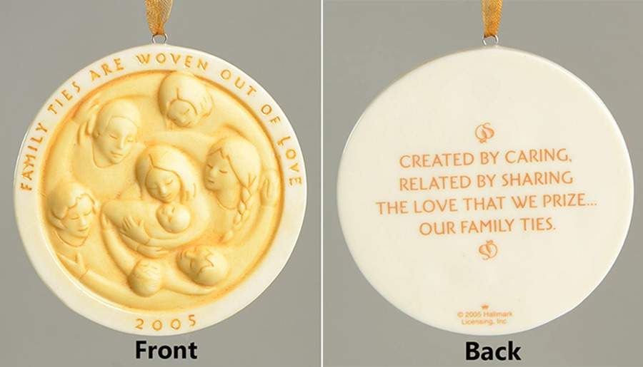 2005 Hallmark Christmas Ornaments Family Ties - No Box by Hallmark Gold Crown-1