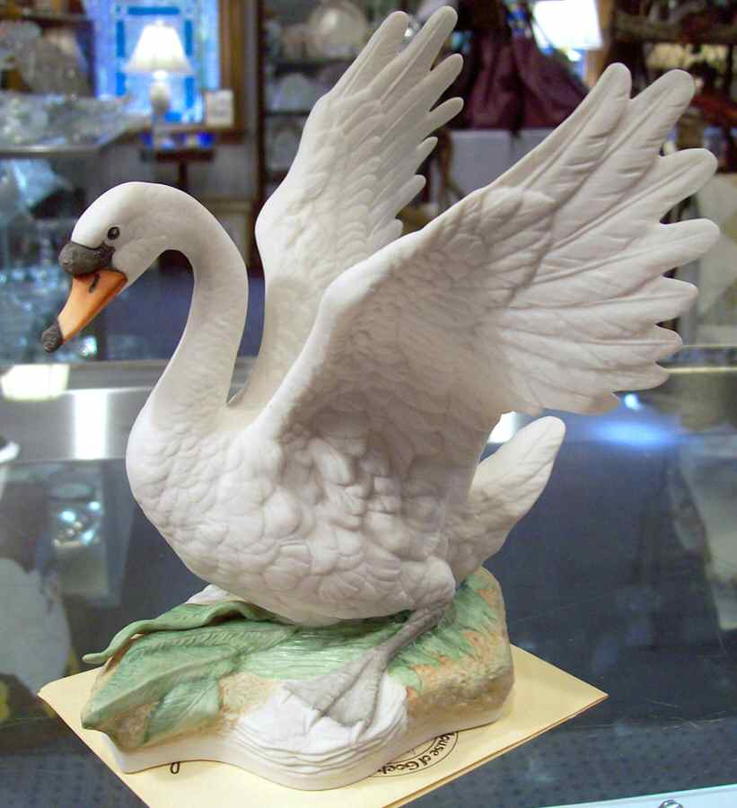 Young Animal Swan - With Box by House of Goebel-1