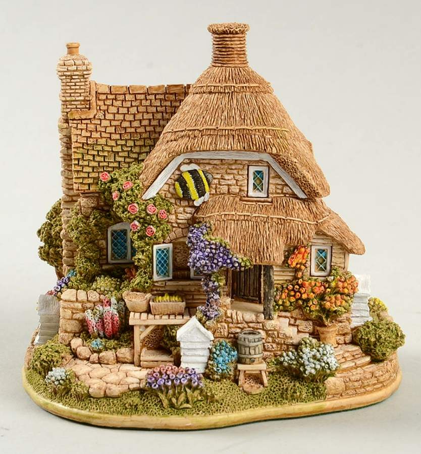 Lilliput Lane Collectors Club Little Bee - No Box by Lilliput Lane-1