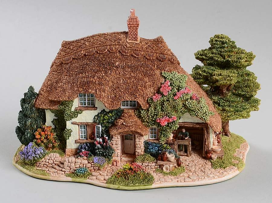 Lilliput Lane Collectors Club Pottery, The - Boxed by Lilliput Lane-1