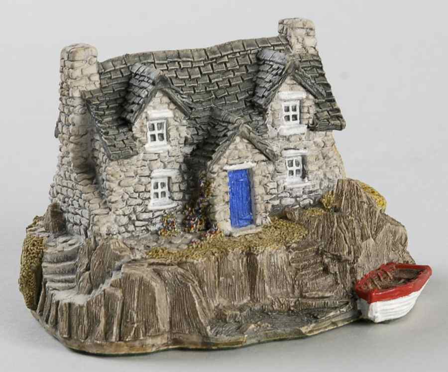 Scottish Collection Inverlochie Hame - No Box by Lilliput Lane-1