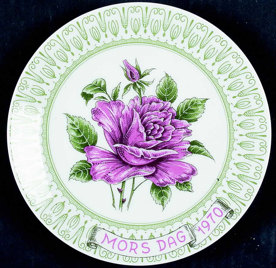 Mothers Day Rose - With Box by Lund & Clausen-1