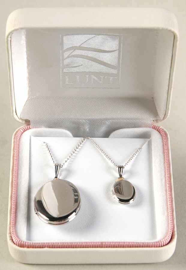Lunt Silver Jewelry Mother 18"/Child 15" Locket Set-Oval - No Box by Lunt Silver-1