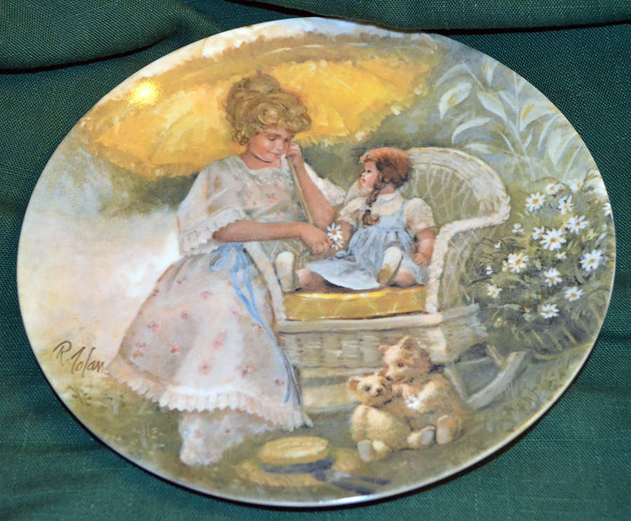 Family Treasures Cora's Garden Party - Boxed by Modern Masters-1