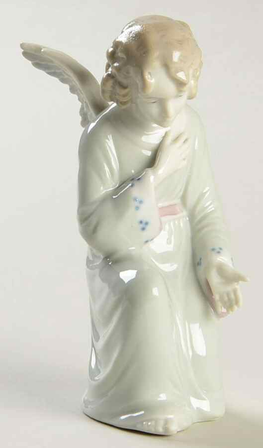 Metzler & Ortloff Figurines Angel In Green Kneeling - No Box by Metzler & Ortloff-1