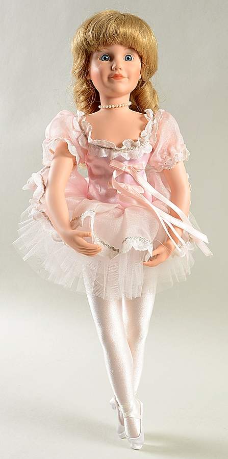 Collector Series Lisa - Boxed by Middleton Doll -1