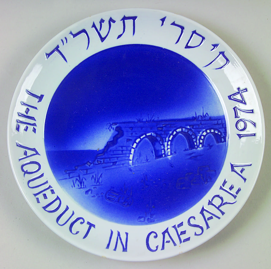 Annual Commemorative Plates Aqueduct In Caesarea - Boxed by Naaman Israel-1