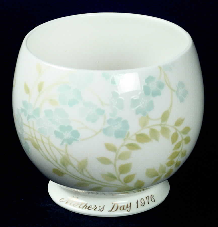 Mother's Day Cache Pot Blue Flower - No Box by Noritake-1