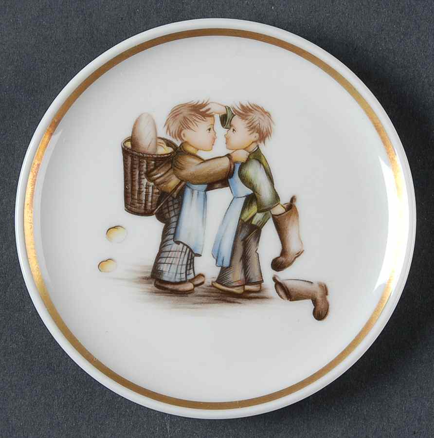 Berta Hummel Museum Miniature Plate Mother's Helpers - No Box by New England-1