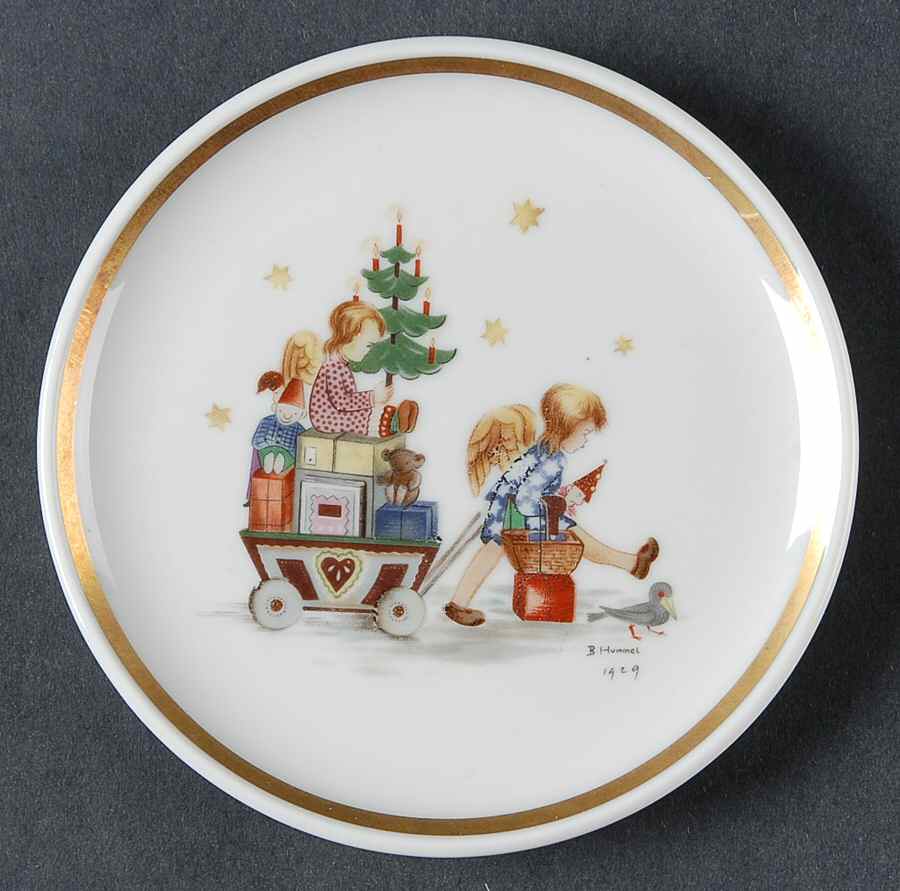 Berta Hummel Museum Miniature Plate Parade Into Toyland - Boxed by New England-1