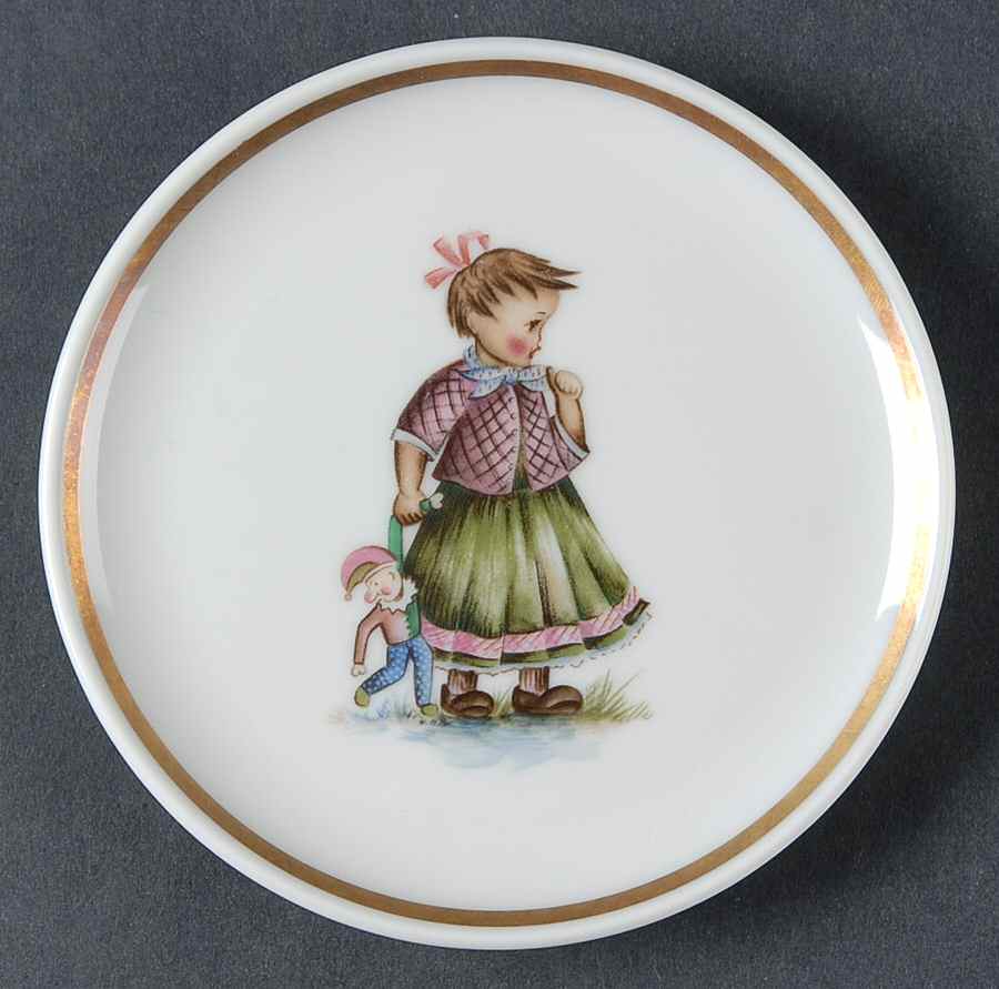 Berta Hummel Museum Miniature Plate Playtime - Boxed by New England-1