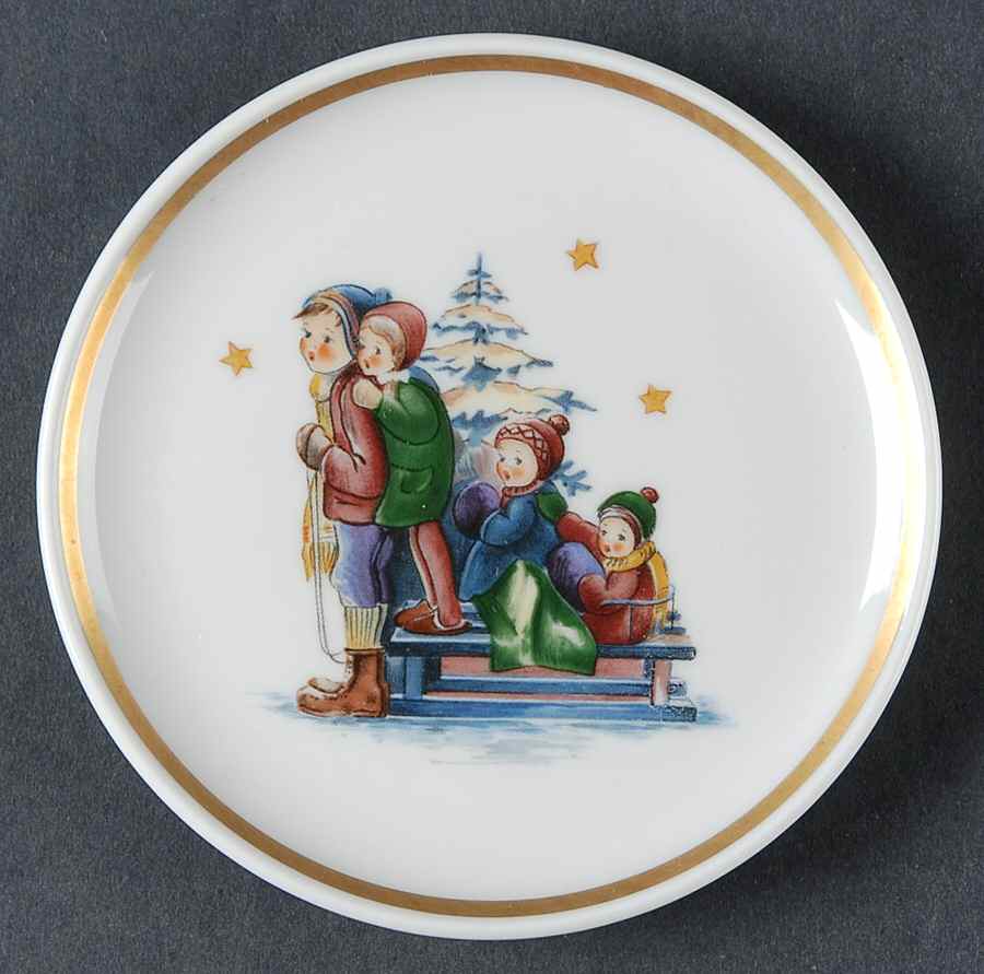 Berta Hummel Museum Miniature Plate A Time To Remember - Boxed by New England-1