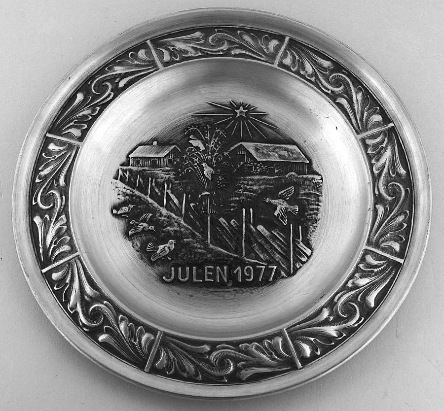 Norwegian Pewter Christmas Plate Julenek-Sheaf Of Rich Wheat - No Box by Norwegian Pewter-1