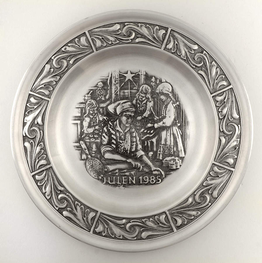 Norwegian Pewter Christmas Plate Christmas 1985 - Boxed by Norwegian Pewter-1