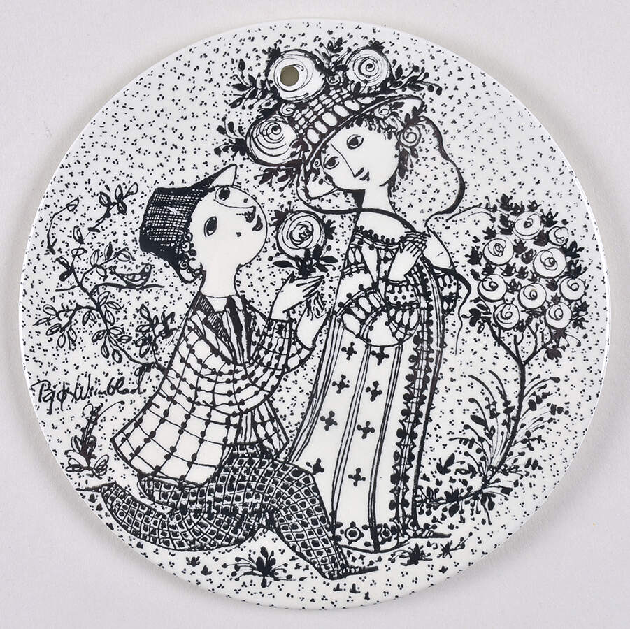 Months of The Year-Black Juni-Roser - No Box by Nymolle (Denmark)-1