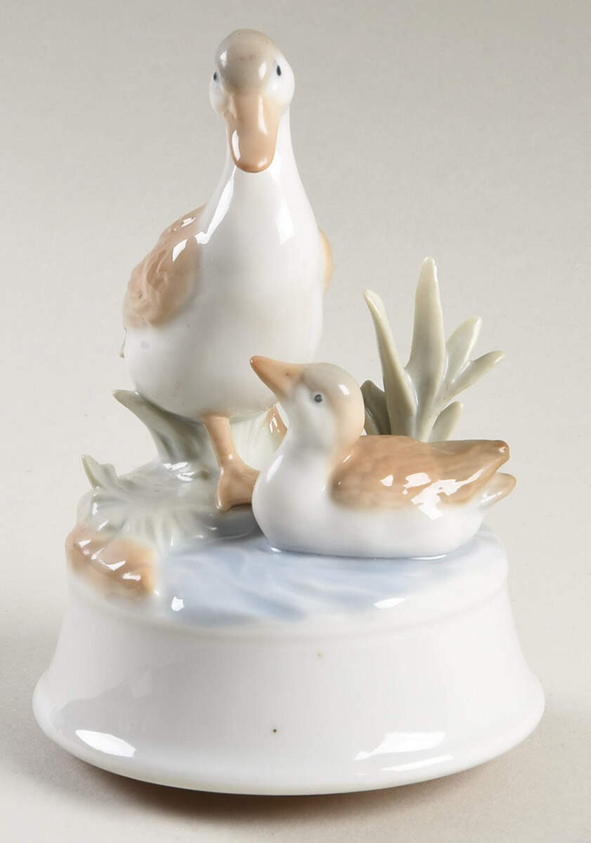 Music Boxes Mother Duck And Duckling - No Box by Otagiri-1