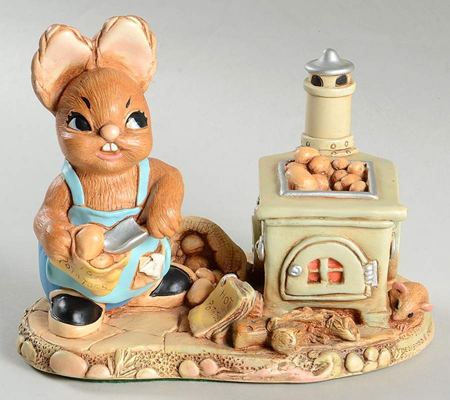 PenDelfin Figurine Spud-Blue Apron - Boxed by PenDelfin-1