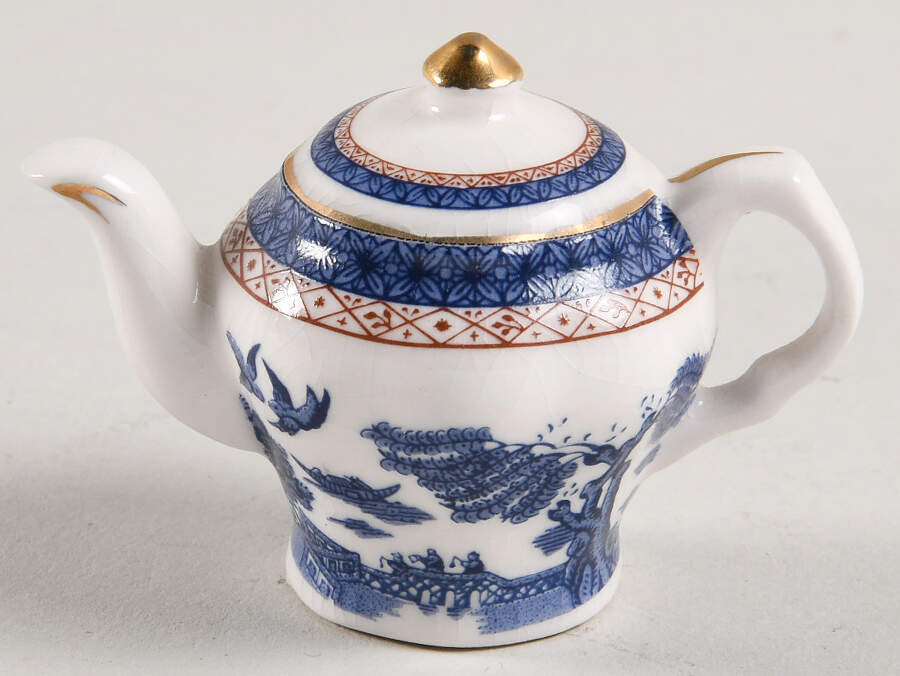 Royal Doulton Miniature Teapots Real Old Willow - Boxed by Cardew Design-1
