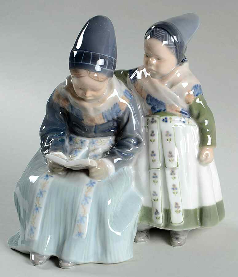 World Life Girls Reading - No Box by Royal Copenhagen-1