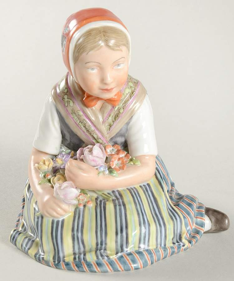 World Life Slesvig Girl - No Box by Royal Copenhagen-1