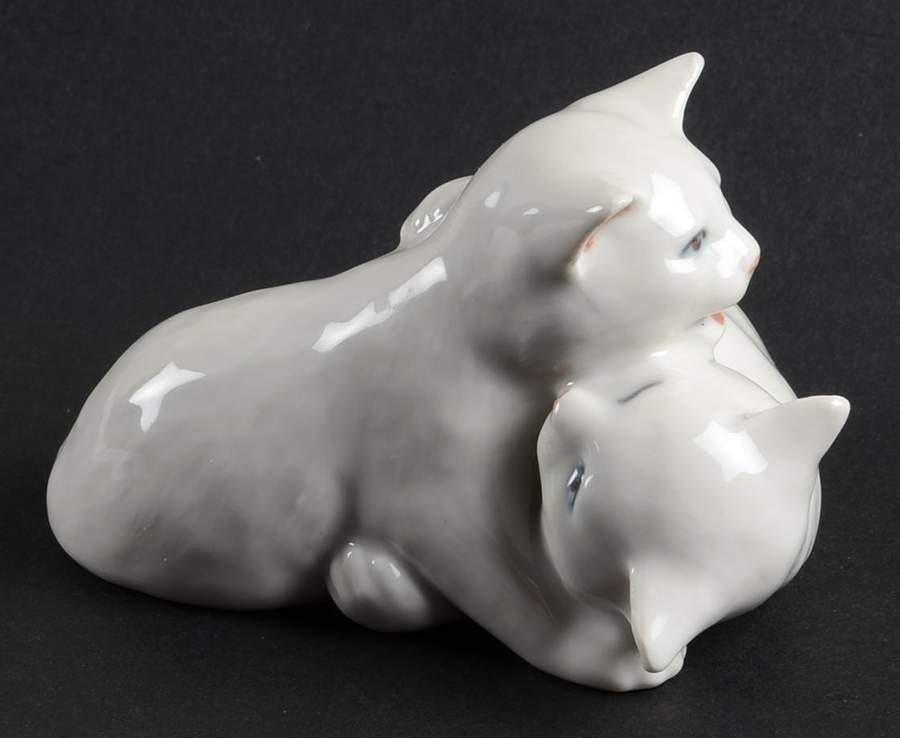Cats Kittens Lying-White - No Box by Royal Copenhagen-1