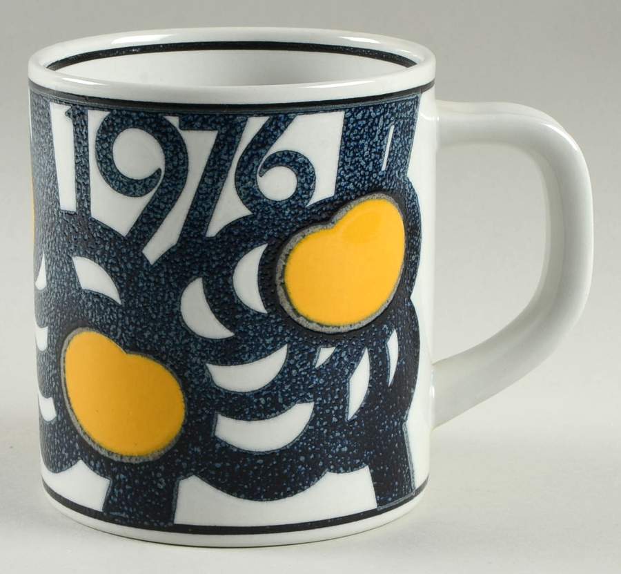 Annual Mug-Large 1976-By Anne Marie Trolle - Boxed by Royal Copenhagen-1