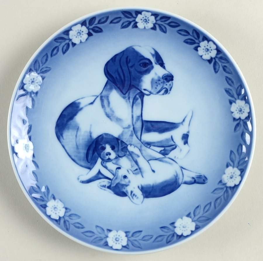 Motherhood Mother Dog And Puppies - Boxed by Royal Copenhagen-1