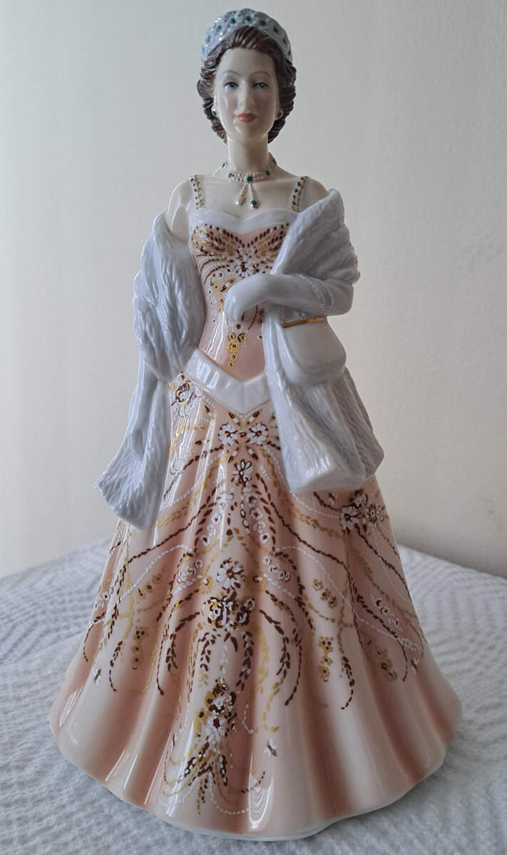 Royal Doulton Figurine Queen Elizabeth Ii - No Box Nb1830 by Royal Doulton-1