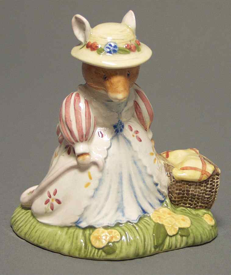 Brambly Hedge Lady Woodmouse With Basket - No Box by Royal Doulton-1