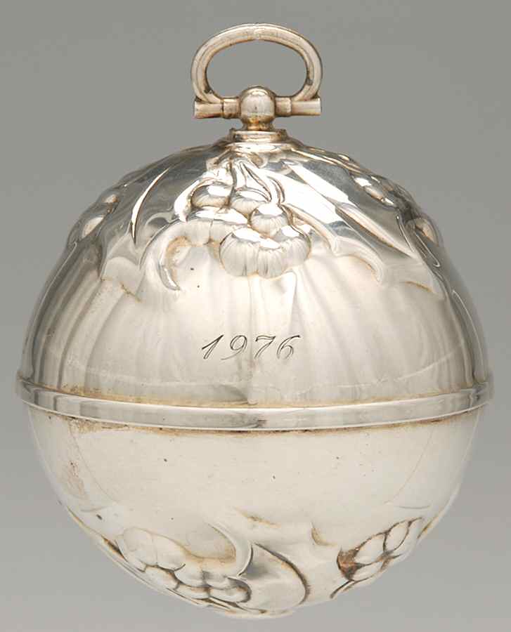 Holly Ball Christmas 1976-Holly Ball - No Box by Reed & Barton-1