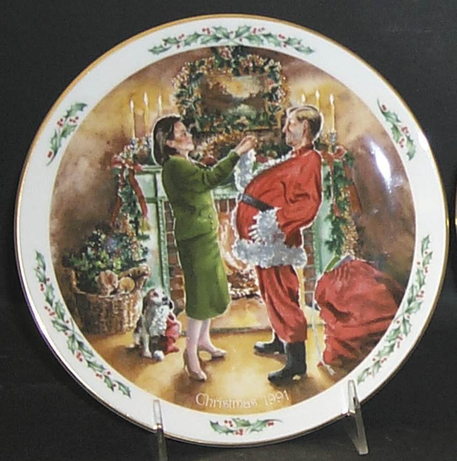 Family Christmas Dad Plays Santa - No Box by Royal Doulton-1