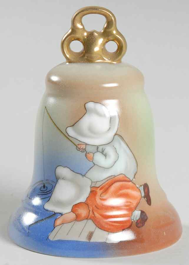 Sunbonnet Babies-Days of the Week Sunday "Fishing" - No Box by Royal Bayreuth-1
