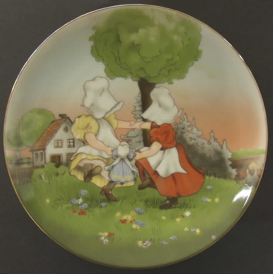 Playtime-Sunbonnet Babies Round Dance - Boxed by Royal Bayreuth-1