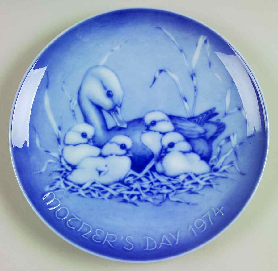 Mother's Day Plate Duck And Young - No Box by Royale (Germany)-1