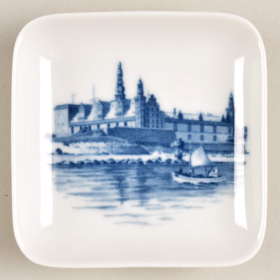 Royal Copenhagen Giftware Hamlet's Castle-Plaquette - No Box by Royal Copenhagen-1