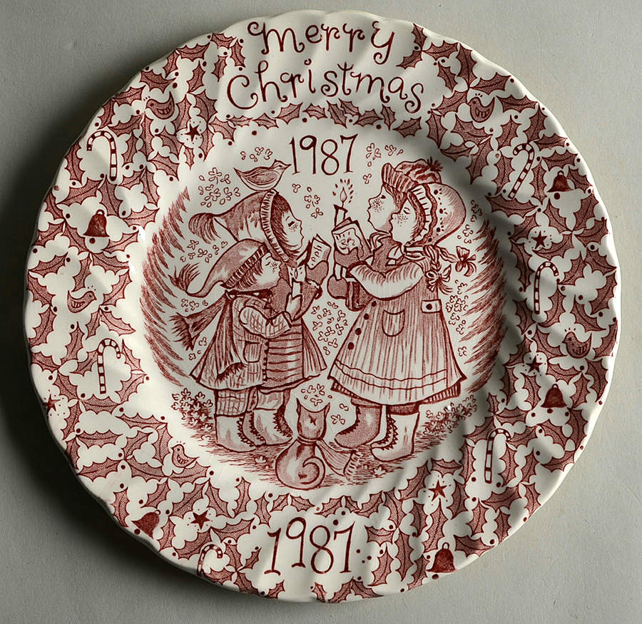 Royal Crownford Christmas Plates 1987-Red - No Box by Royal Crownford-1