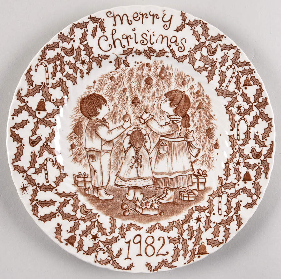 Royal Crownford Christmas Plates 1982-Brown - No Box by Royal Crownford-1