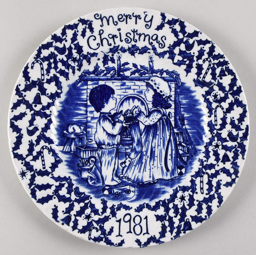Royal Crownford Christmas Plates 1981-Blue - No Box by Royal Crownford-1